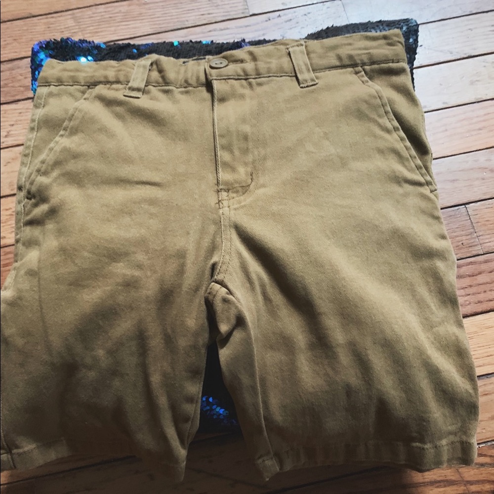 Slim khaki shorts